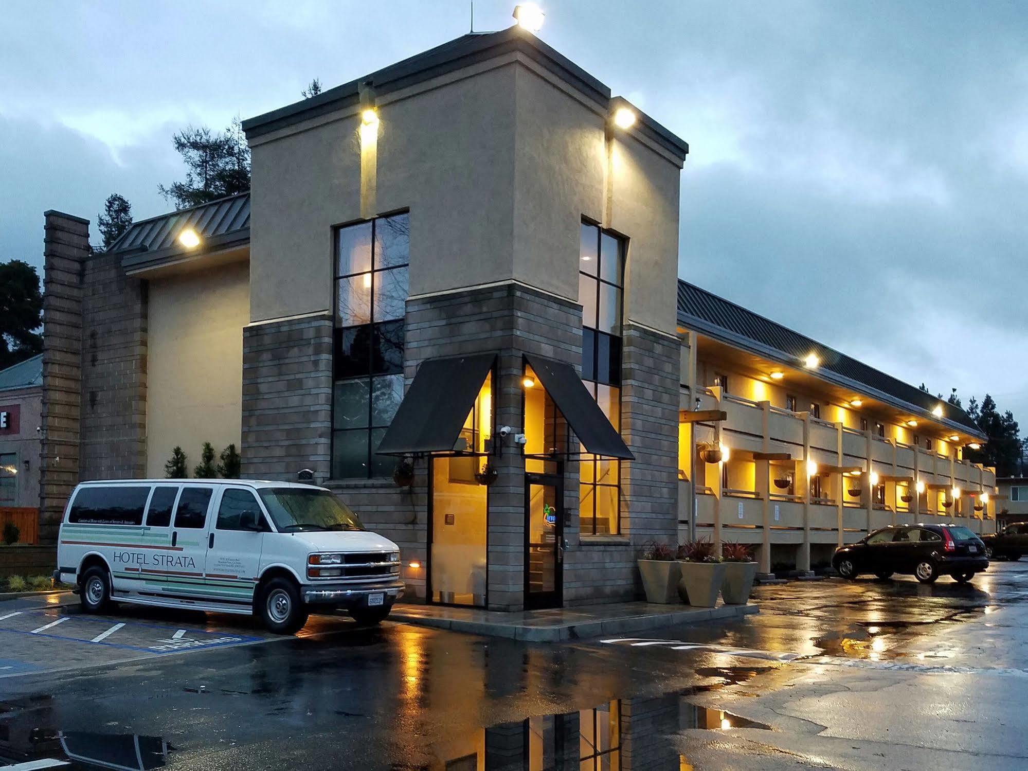 Hotel Strata Mountain View Exterior photo