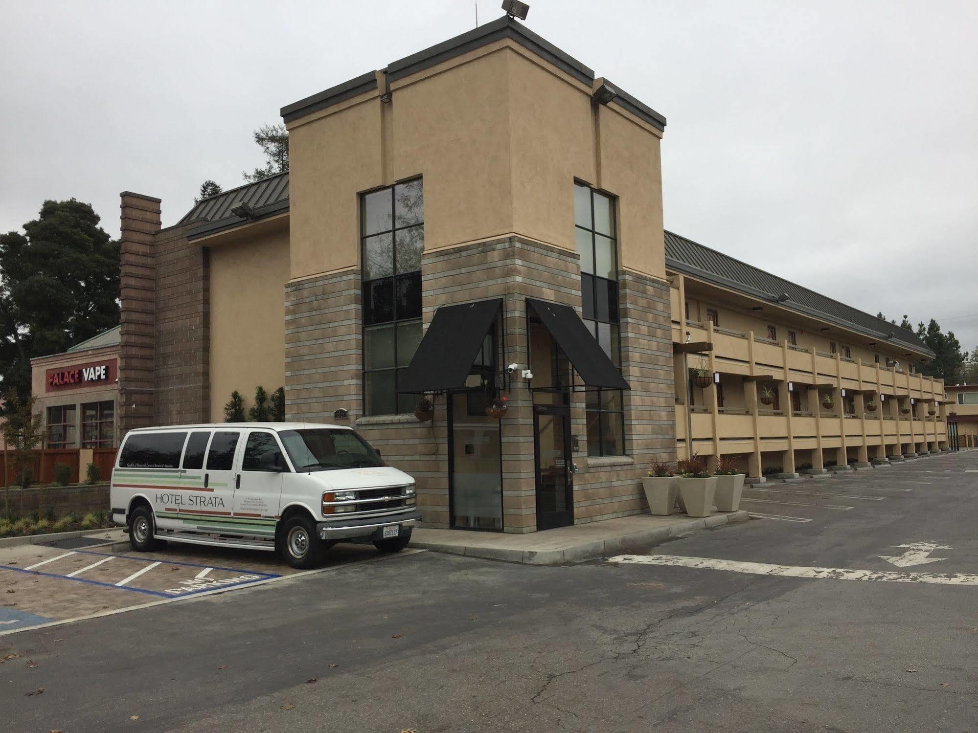 Hotel Strata Mountain View Exterior photo